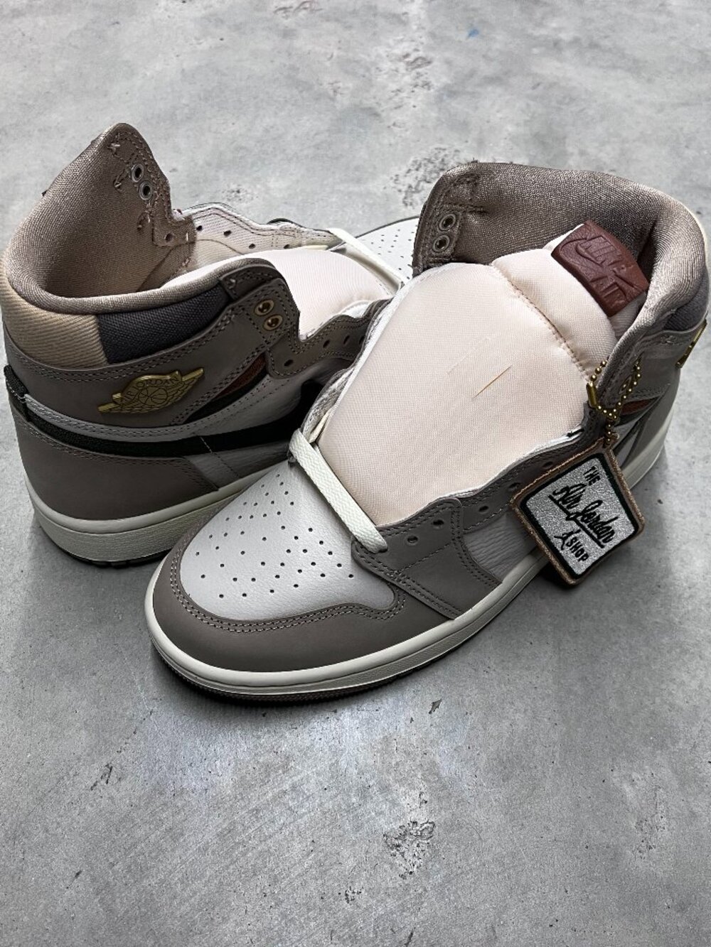 Nike Air Jordan 1 Retro Wmn's High OG Khaki FD2596 201 - New